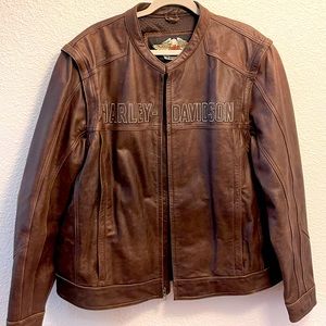 Men’s brown leather Harley Davidson jacket XXL. Excellent condition.